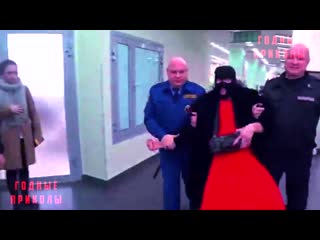 prankster in sberbank staged a clownery. video .